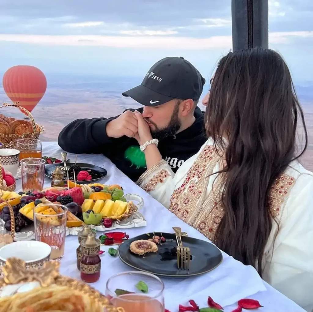 A young couple on a royal flight over Marrakech with Oasis Balloon 2