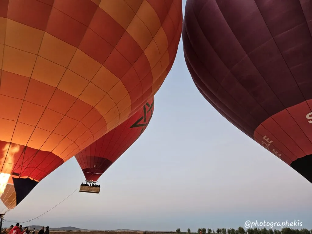 Three hot air balloons take off from the ground and fly away 1024x768 1