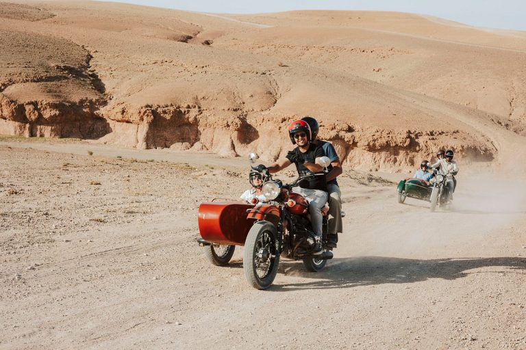 Visiter le désert d’Agafay en sidecar